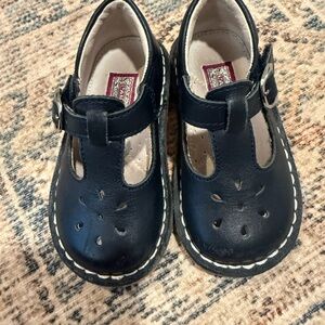 L’Amour Joy Classic Leather T-Strap Mary Jane in Navy Size 6